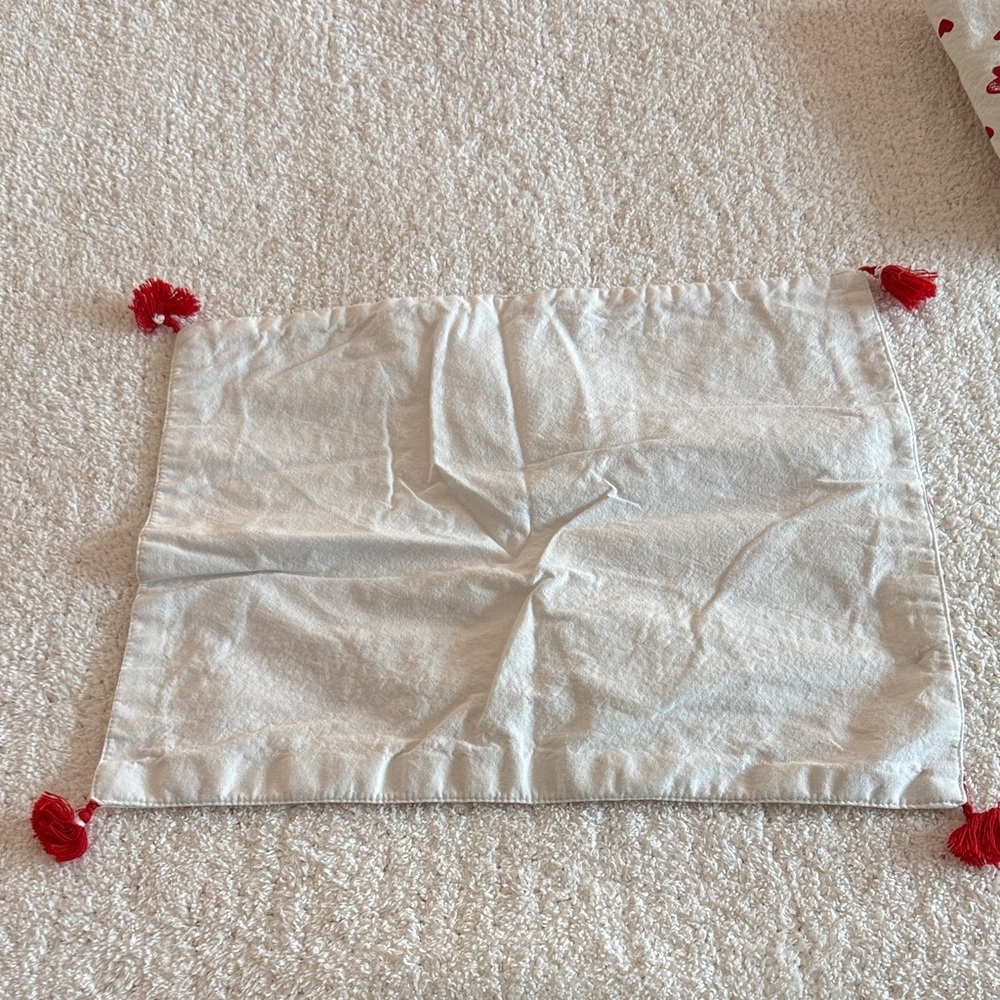 Red Heart Patterned Placemats / set of 4 - Picture 4 of 5